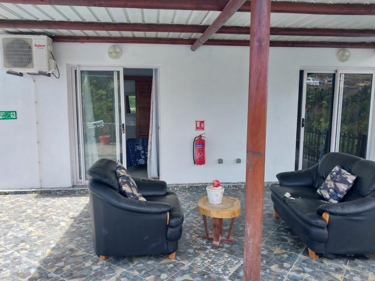 Poisson D'Or Guest House Port Mathurin Buitenkant foto